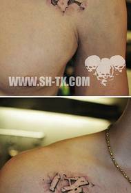 Kivenveistos ja kohokuvioitu kiinalainen tatuointikuvio olkapäällä