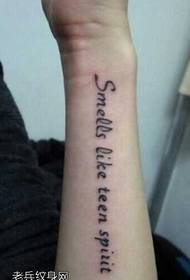 Me tshiab English tattoo qauv