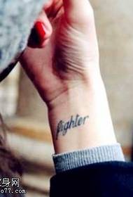 Braccio modello tatuaggio moda inglese
