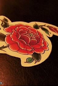 Patró de tatuatge manuscrit de rosa vermella que representa l'amor