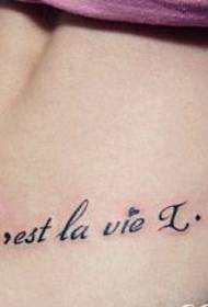Талия девушки красиво популярное письмо татуировки