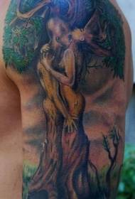 Rankomis dažytas vyro ir moters portreto medžio tatuiruotės raštas