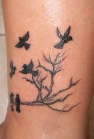 Бранцх црни узорак тетоважа птица