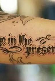 Modello di tatuaggio lettera diversi swashes