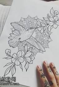 Floral tattoo-patroan fan manuskriptline
