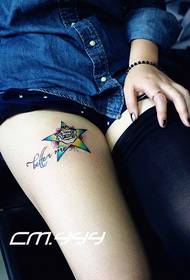 Belle gambe da donna pop bella stella a cinque punte con motivo tatuaggio lettera