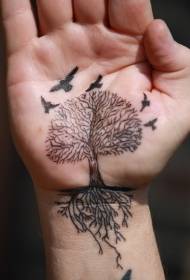 Pohon hitam dengan pola tato telapak tangan dan birdie