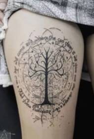 Set di temi neri piccolo albero di immagini di tatuaggi