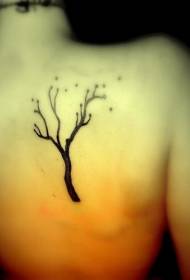 Вернуться одинокий черный рисунок татуировки дерева
