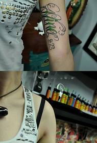 Imatge creativa del cos del tatuatge de la flor