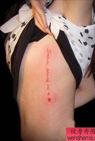 Modello di tatuaggio tatuaggio bellissimo colore su belle costole