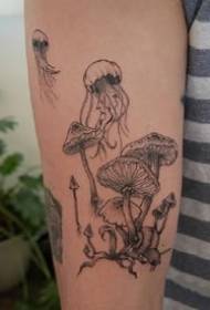 Musta harmaa sarja sieni kasvi tatuointi kuva