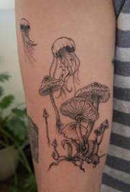 Seti nyeusi ya kijivu ya mfano wa tattoo ya uyoga