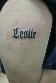 Modello di tatuaggio inglese molto semplice sul braccio grande