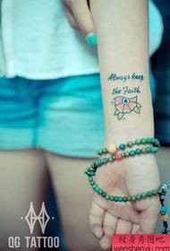 Gabdhaha gacanta, xargaha yaryar, xarfaha caan ah iyo qaababka tattoo ubax