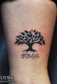Patró de tatuatge arbre tòtem molt popular a la cama