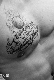 Patrón de tatuaje inglés en el pecho