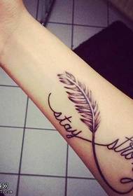 Arm prachtich feather letter tattoo patroan