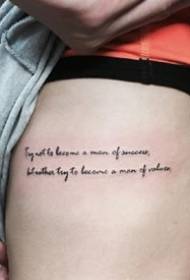 Set molto semplice di 9 piccoli disegni di tatuaggi con alfabeto inglese