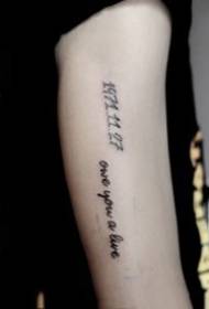 Tatuaggi con lettere inglesi - Una serie di semplici e bellissimi disegni di tatuaggi con alfabeto inglese