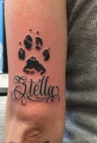 Хлопчик рука на чорному жало прості лінії англійської та тварин лапи друкувати фотографії татуювання