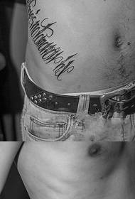 Tatuaggio di moda inglese squirting in bianco e nero