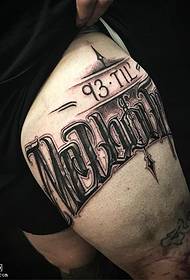 Modello di tatuaggio personaggio scoiattolo senza coscia