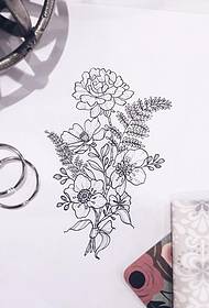 Petit manuscrit de patró de tatuatge floral de línia fresca