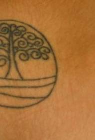 Modello di tatuaggio albero minimalista nero