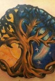 ચંદ્ર અને ઝાડ ટેટૂ પેટર્નવાળી રંગીન સૂર્ય