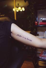 I tatuaggi inglesi di moda più popolari meritano di avere