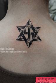 Jednostavan i lijep šesterokraki uzorak zvijezde tetovaža