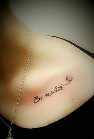 Piccoli tatuaggi inglesi freschi che cadono in diverse parti