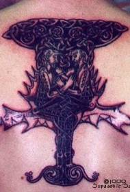 Modello tatuaggio albero gigante nodo celtico