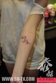 A karod népszerű kisbetűs tetoválásmintája
