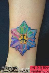 Fantastico motivo a tatuaggio a stella a sei punte con icona anti-guerra