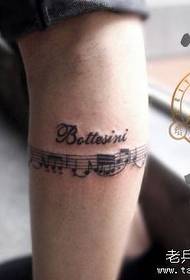 Kājas populārs modes vēstules piezīmju tetovējums