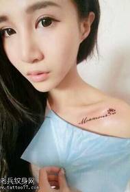 Dada pola tato Inggris banget pribadi