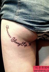 Patrón de tatuaxe de letras populares de cadera de beleza