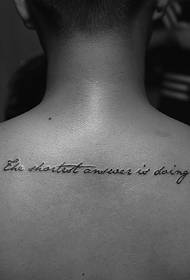 Tatuaggio parola inglese semplice e naturale