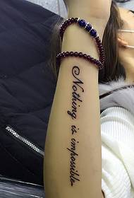 Moade famke earm lyts fris Ingelsk tattoo-patroan