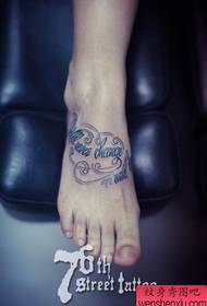 Népszerű virág tetoválás tetoválás minta lányok lába