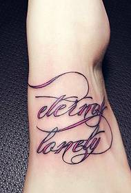 Tatuaggio tatuaggio parola inglese squisita e alla moda