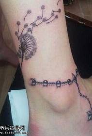 Sariwang payat na lalaki at babae chain pattern ng tattoo ng tattoo