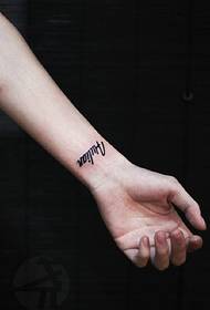 Modello moderno elegante piccolo tatuaggio inglese moderno
