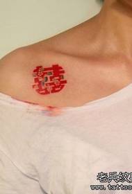 Dekliška ramena, kitajski lik, vzorec tatoo
