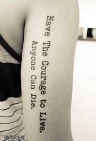 kikundi kidogo cha tatoo za Kiingereza kwenye mkono