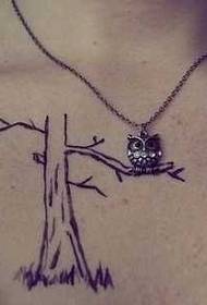 Modello di tatuaggio piccolo albero fresco