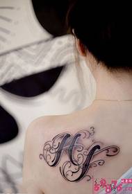 Immagini creative del tatuaggio inglese della vite del fiore