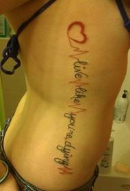 Letras de cintura lateral de niña con patrón de tatuaje cardiograma